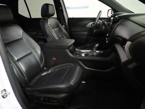 Used 2023 Chevrolet Traverse LT FWD image 19