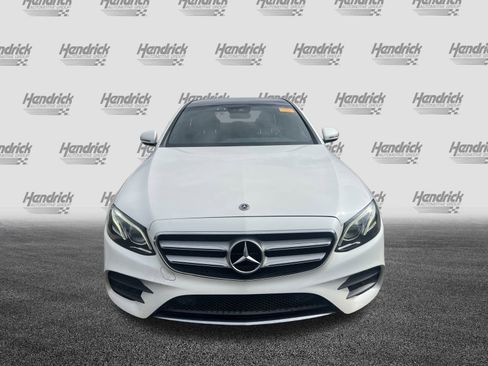 Used 2018 Mercedes-Benz E 400 4MATIC Sedan image 3