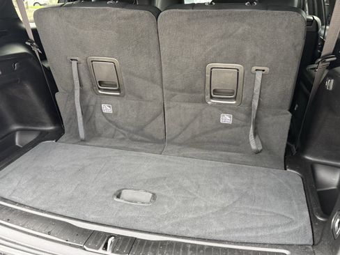 Used 2023 Jeep Grand Cherokee L Laredo image 32