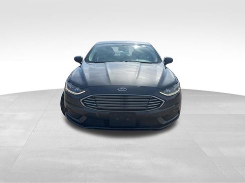 Used 2018 Ford Fusion SE w/ Fusion SE Technology Package FWD image 8