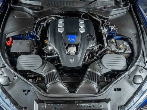 Used 2018 Maserati Levante S GranSport image 26