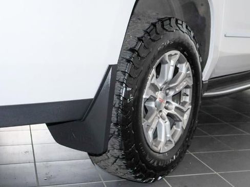 Used 2017 GMC Yukon XL Denali image 12