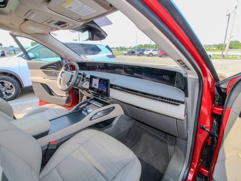 Used 2025 Lincoln Nautilus Reserve AWD/4WD image 18