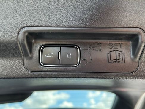 Used 2021 Ford Explorer XLT w/ Equipment Group 202A image 18