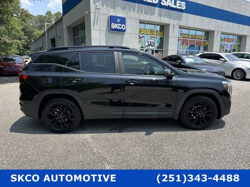 Used 2022 GMC Terrain SLE w/ Driver Convenience Package image 6