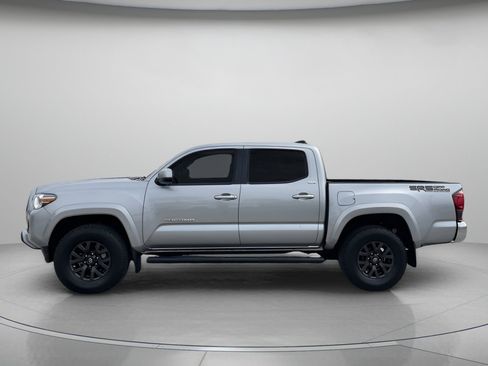 Used 2023 Toyota Tacoma SR5 RWD image 5