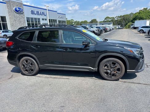 Used 2023 Subaru Ascent Onyx Edition AWD/4WD image 2