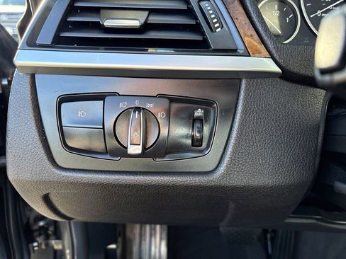 Used 2016 BMW 320i xDrive Sedan image 11