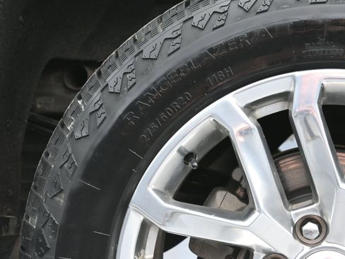 Used 2021 GMC Sierra 1500 SLT image 45