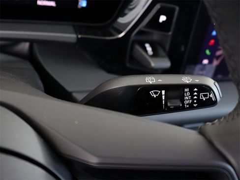 New 2025 Porsche Macan 4S Electric image 35