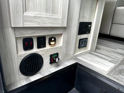 Used 2023 Ford E-450 and Econoline 450 Super Duty w/ Motorhome Prep Package image 12