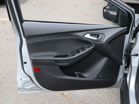Used 2018 Ford Focus SE FWD image 7