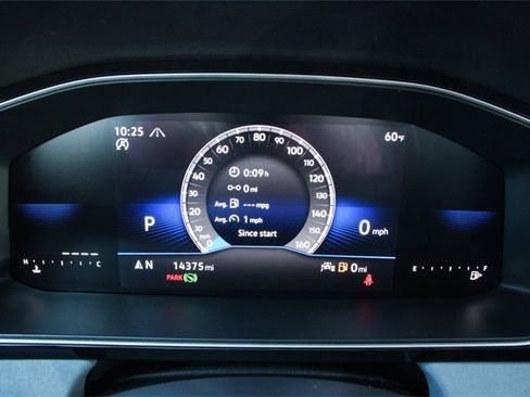 Certified 2025 Volkswagen Jetta SE image 17