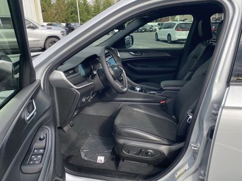 New 2025 Jeep Grand Cherokee L Altitude image 15