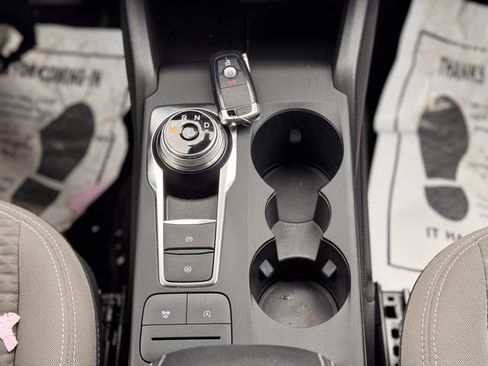 Used 2020 Ford Escape SE image 18