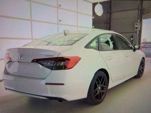 Used 2023 Honda Civic Sport image 3