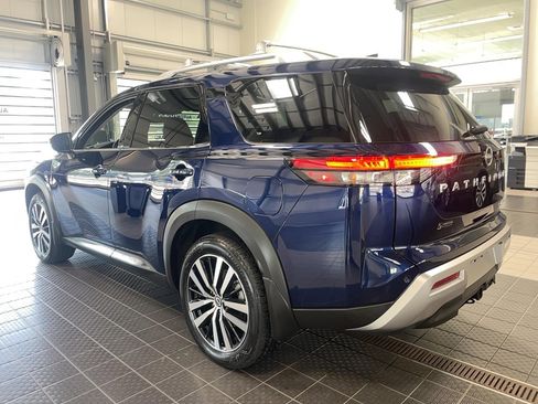 Used 2024 Nissan Pathfinder Platinum w/ Cargo Package image 23