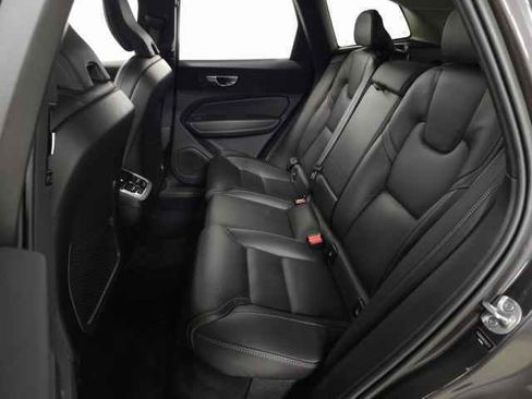 Certified 2023 Volvo XC60 B6 Ultimate w/ Climate Package image 36