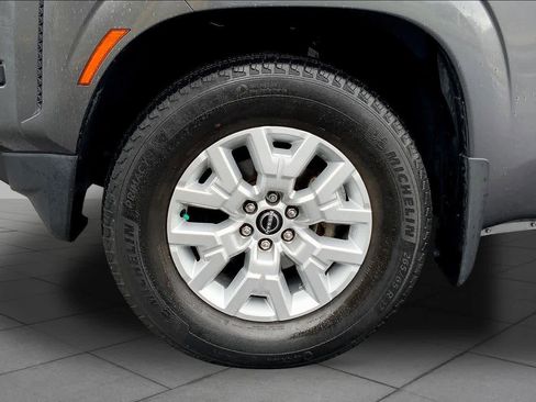 Used 2022 Nissan Frontier SV w/ Technology Package RWD image 11
