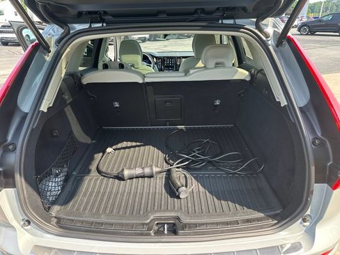 Certified 2025 Volvo XC60 T8 Core w/ Protection Package Premier AWD/4WD image 39