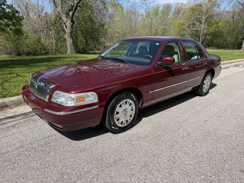 Used 2006 Mercury Grand Marquis GS RWD image 1