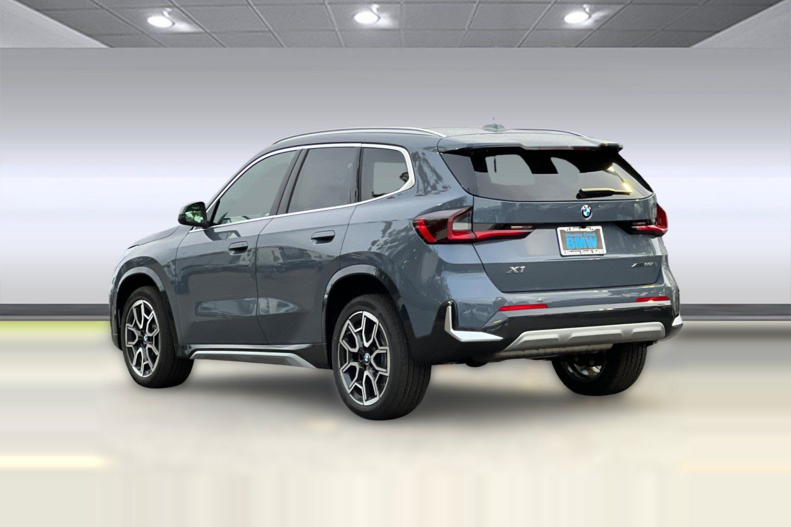 Used 2026 BMW X1 xDrive28i w/ Technology Package AWD/4WD image 3