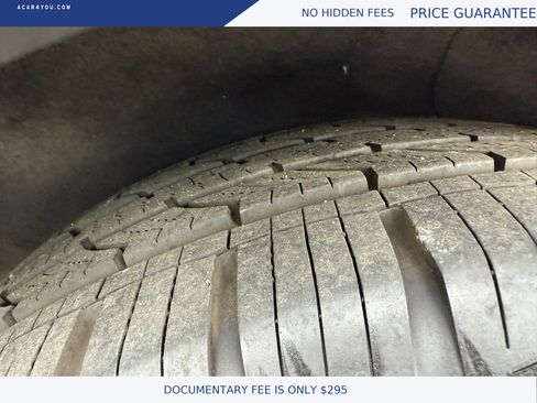 Used 2019 Land Rover Discovery SE image 23