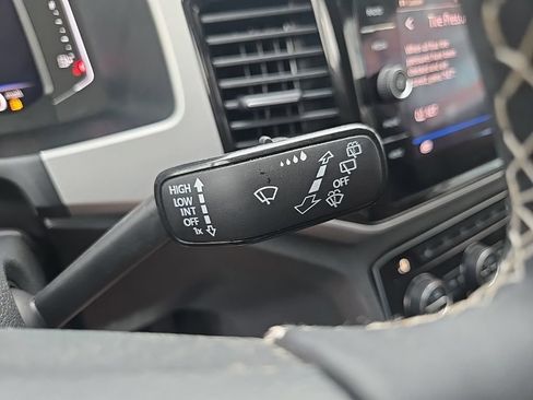 Used 2022 Volkswagen Atlas Cross Sport SE AWD/4WD image 45