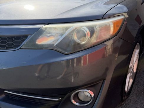 Used 2014 Toyota Camry SE w/ Moonroof Package FWD image 9