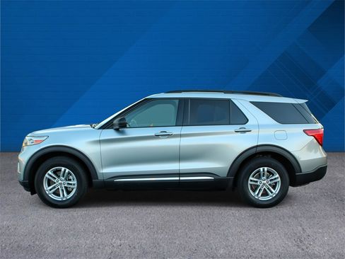 Used 2020 Ford Explorer XLT w/ Comfort Package image 7