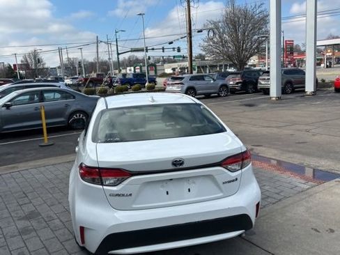 Used 2021 Toyota Corolla LE image 14