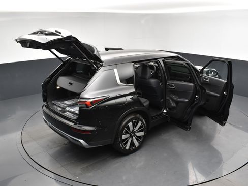 New 2025 Mitsubishi Outlander SE image 28