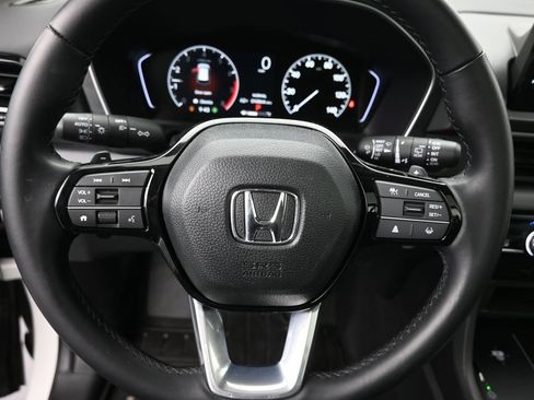 Used 2025 Honda Pilot Touring image 10