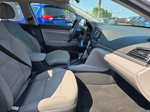 Used 2017 Hyundai Elantra SE FWD image 11