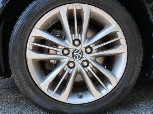 Used 2015 Toyota Camry SE FWD image 17
