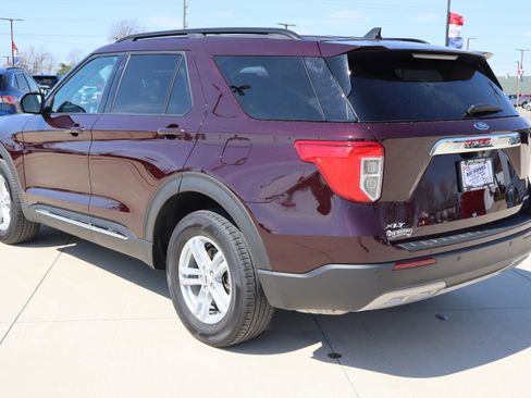 Used 2022 Ford Explorer XLT w/ Equipment Group 202A image 8