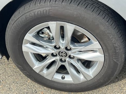 Used 2025 Toyota Sienna Limited image 21