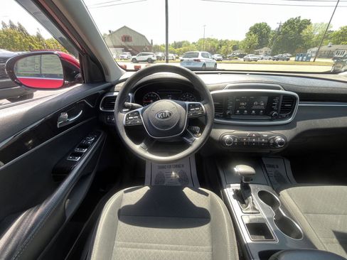 Used 2020 Kia Sorento LX FWD image 4