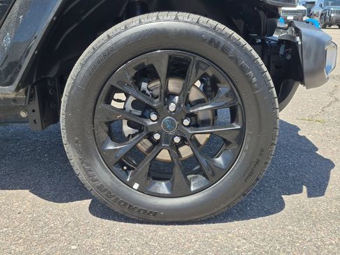 Used 2024 Jeep Wrangler Unlimited Sahara AWD/4WD image 18