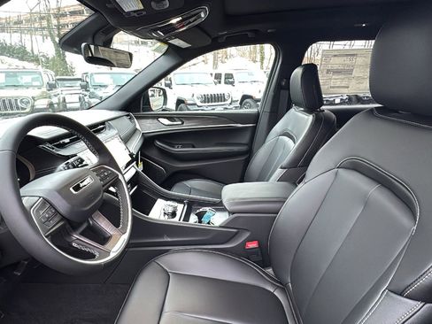New 2026 Jeep Grand Cherokee L Limited image 11