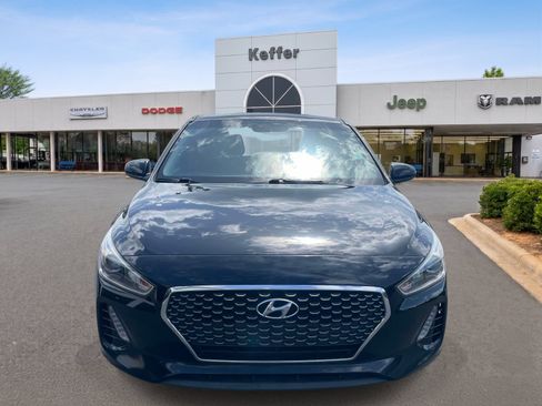 Used 2020 Hyundai Elantra GT FWD image 3