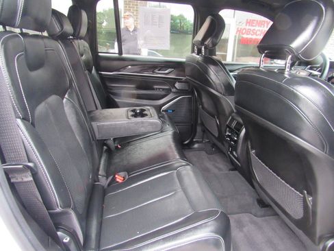 Used 2022 Jeep Grand Cherokee Overland AWD/4WD image 39