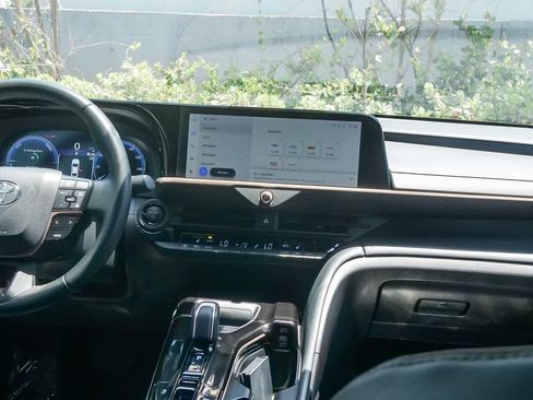 Used 2024 Toyota Crown w/ Carpet Mat Package (TMS) AWD/4WD image 12