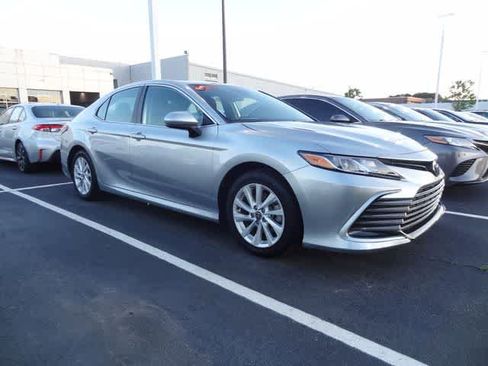 Used 2024 Toyota Camry LE FWD image 4