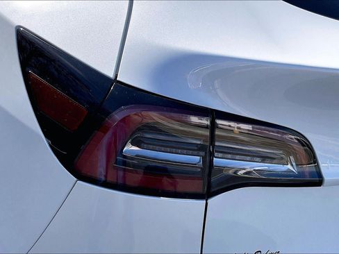 Used 2020 Tesla Model Y Long Range image 28