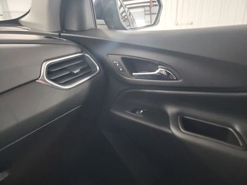 Used 2023 Chevrolet Equinox LT image 38