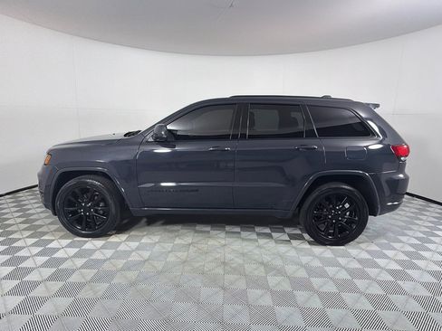 Used 2018 Jeep Grand Cherokee Altitude AWD/4WD image 8