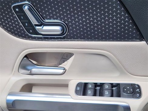 Certified 2025 Mercedes-Benz GLB 250 4MATIC image 11