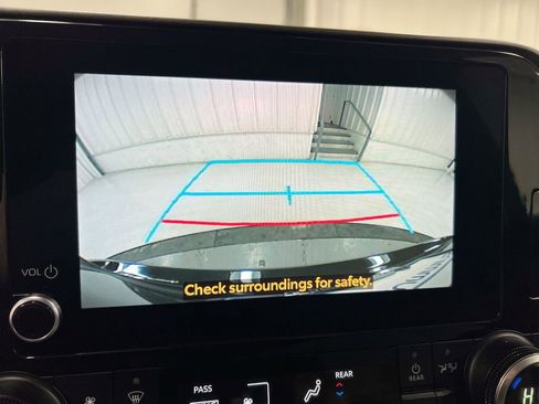 Used 2023 Toyota Highlander LE image 16