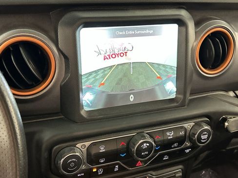 Used 2023 Jeep Gladiator Mojave AWD/4WD image 17